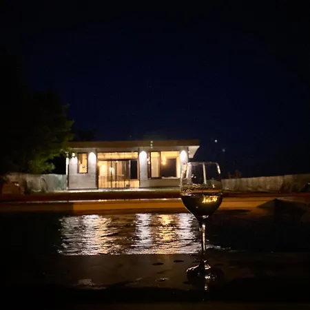 Villa Vino & Vista *